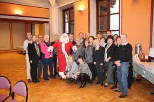 Les lions en compagnie du Père Noël