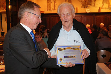 Un Ancien avec le même Président